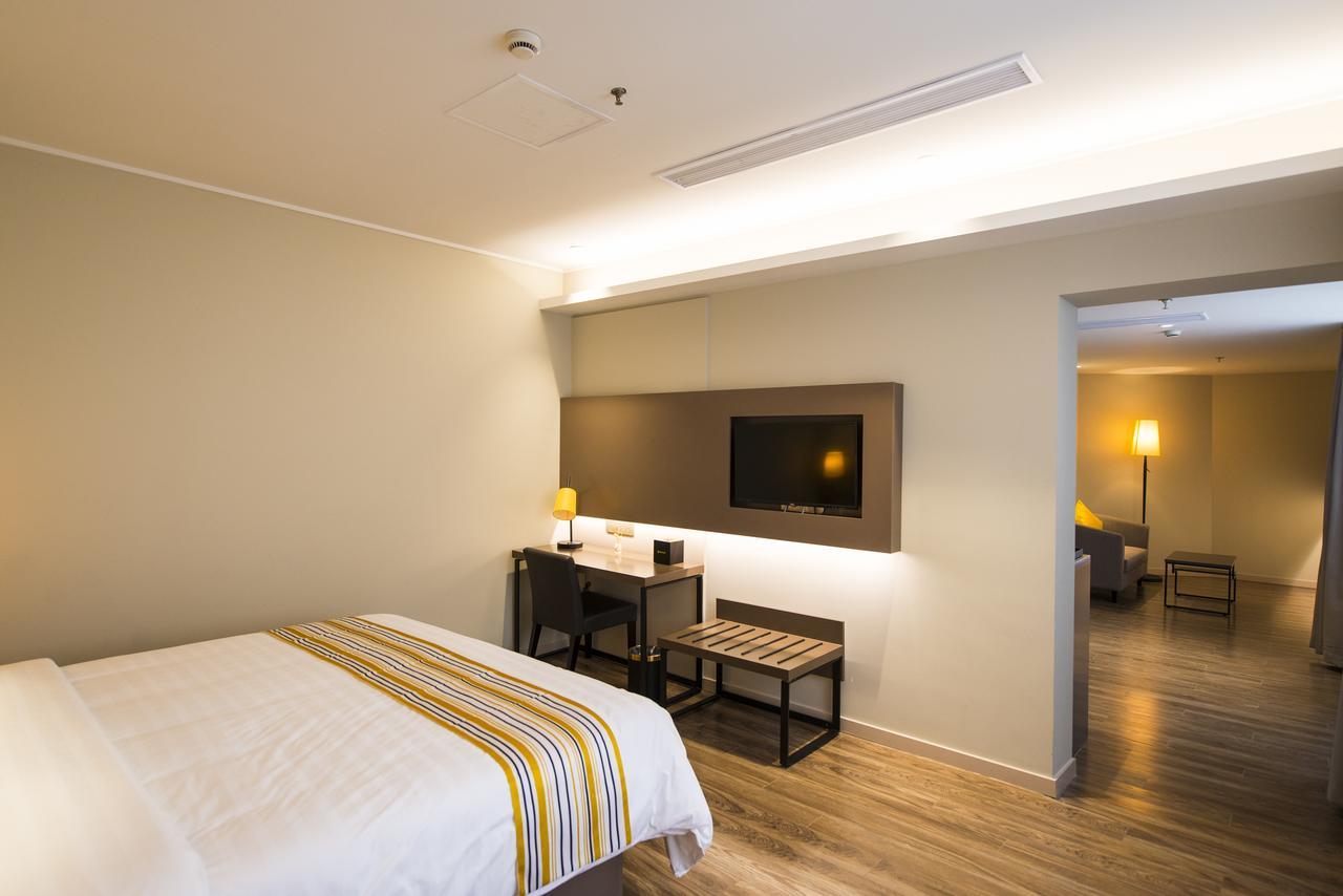 Home Inns Plus Shanghai Xujiahui Branch Exterior photo